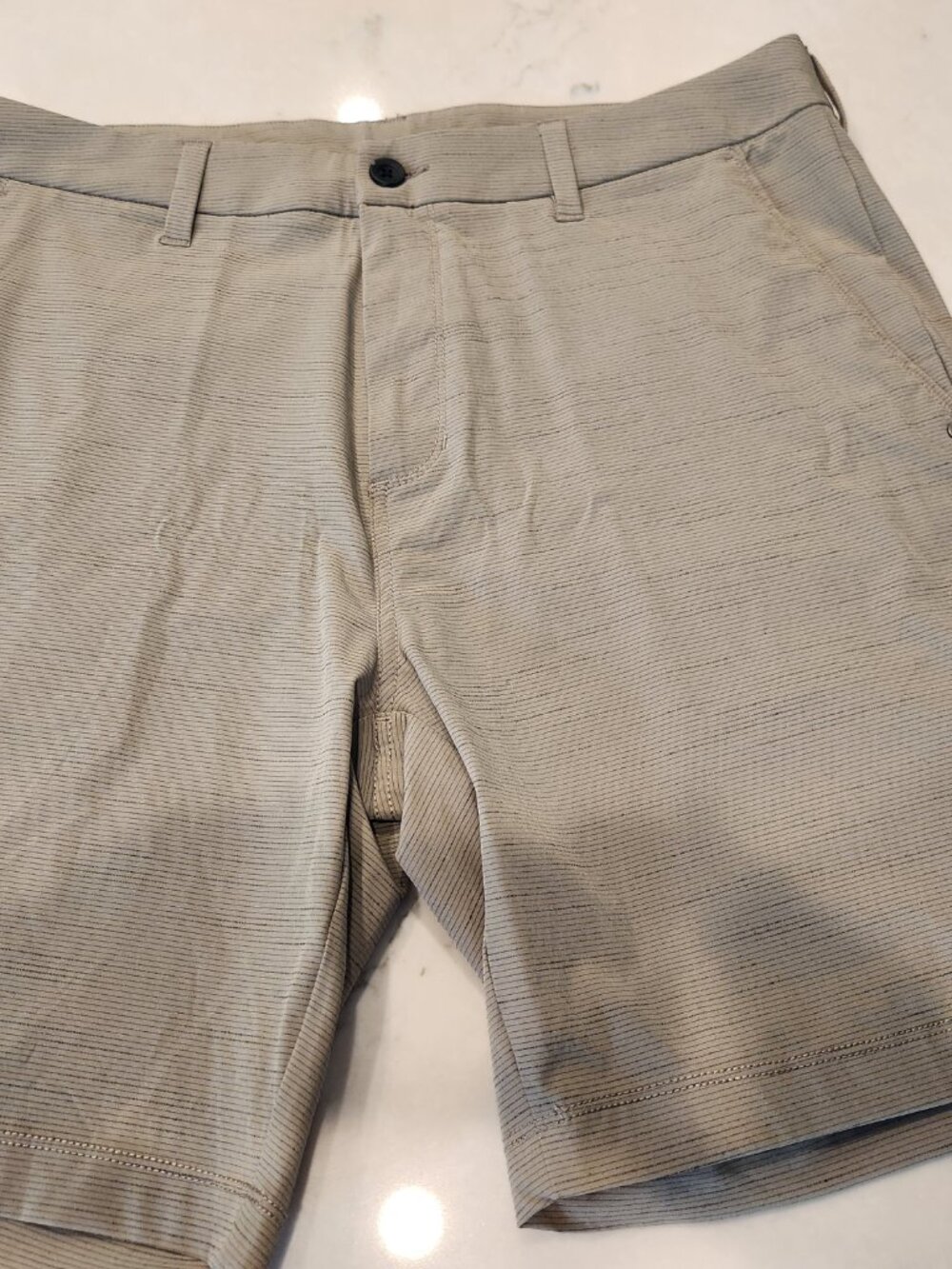 Vuori Men's Shorts Pebble Size 34